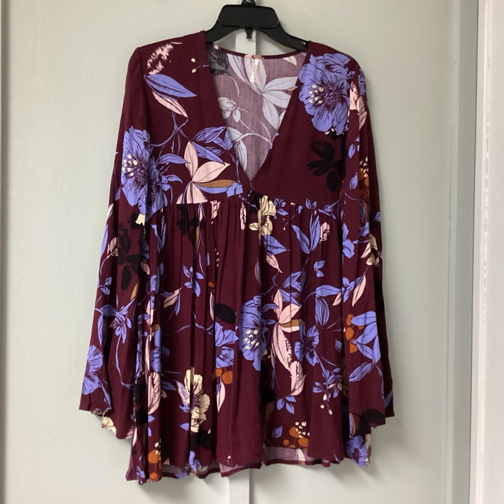 Free People Tunic Size Small V Neck Deep Cut Long Sleeve Burgundy Floral